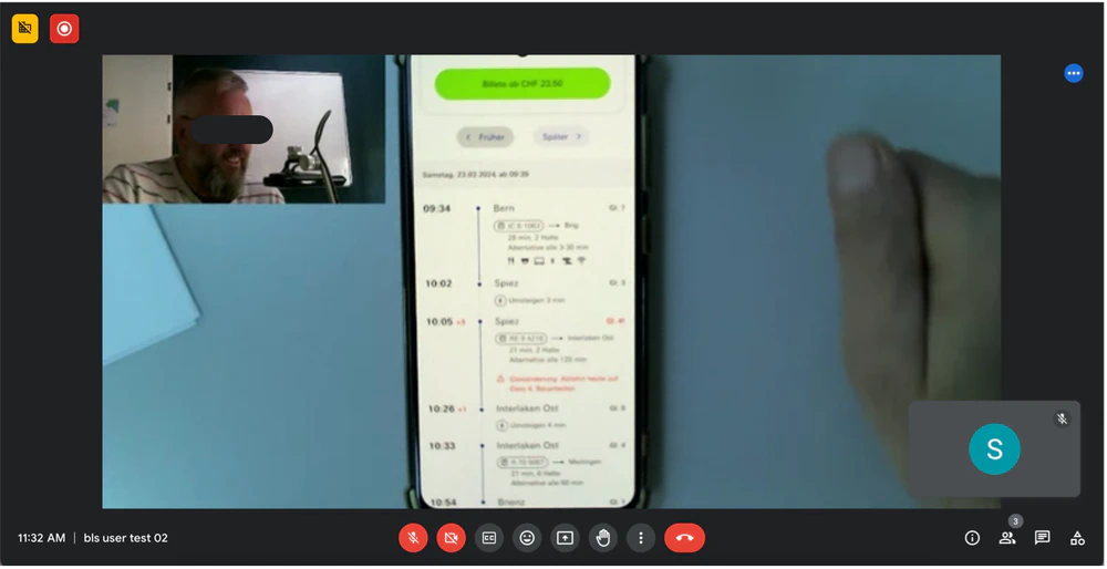 Screenshot eines Video-Calls inkl. Smartphone-Screen